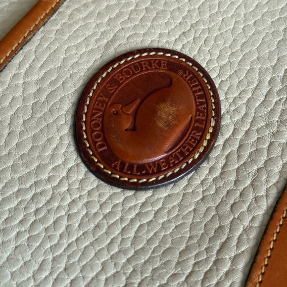 VINTAGE Dooney & Bourke Tan and Cream Genuine Leather Crossbody Bag - Picture 6 of 16